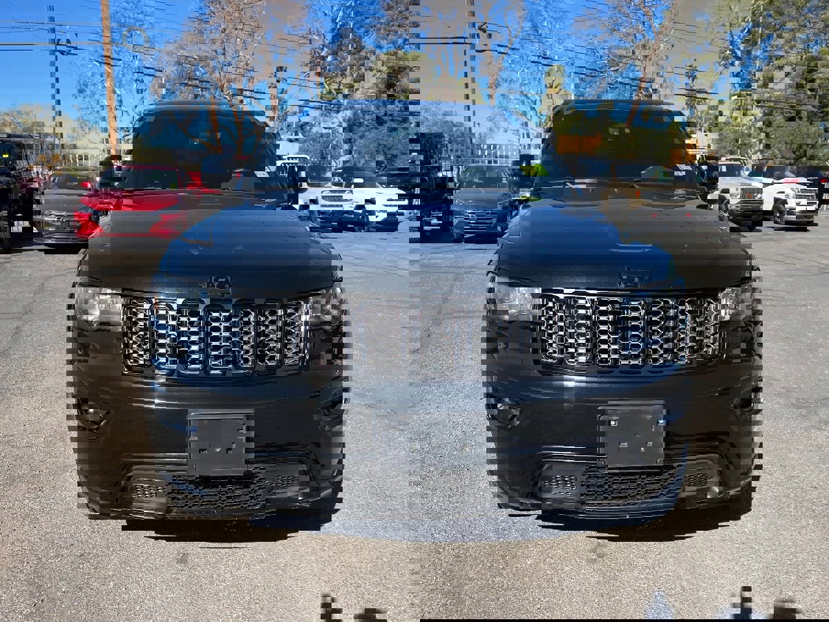 Used 2018 Jeep Grand Cherokee Altitude image 12