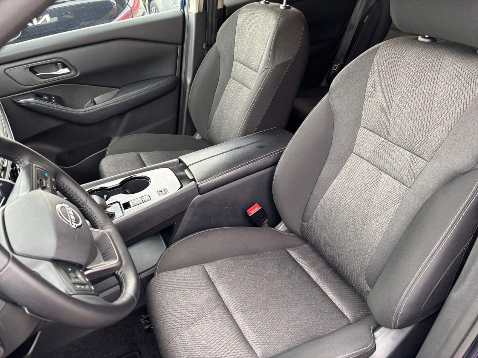 Used 2025 Nissan Rogue SV FWD image 38