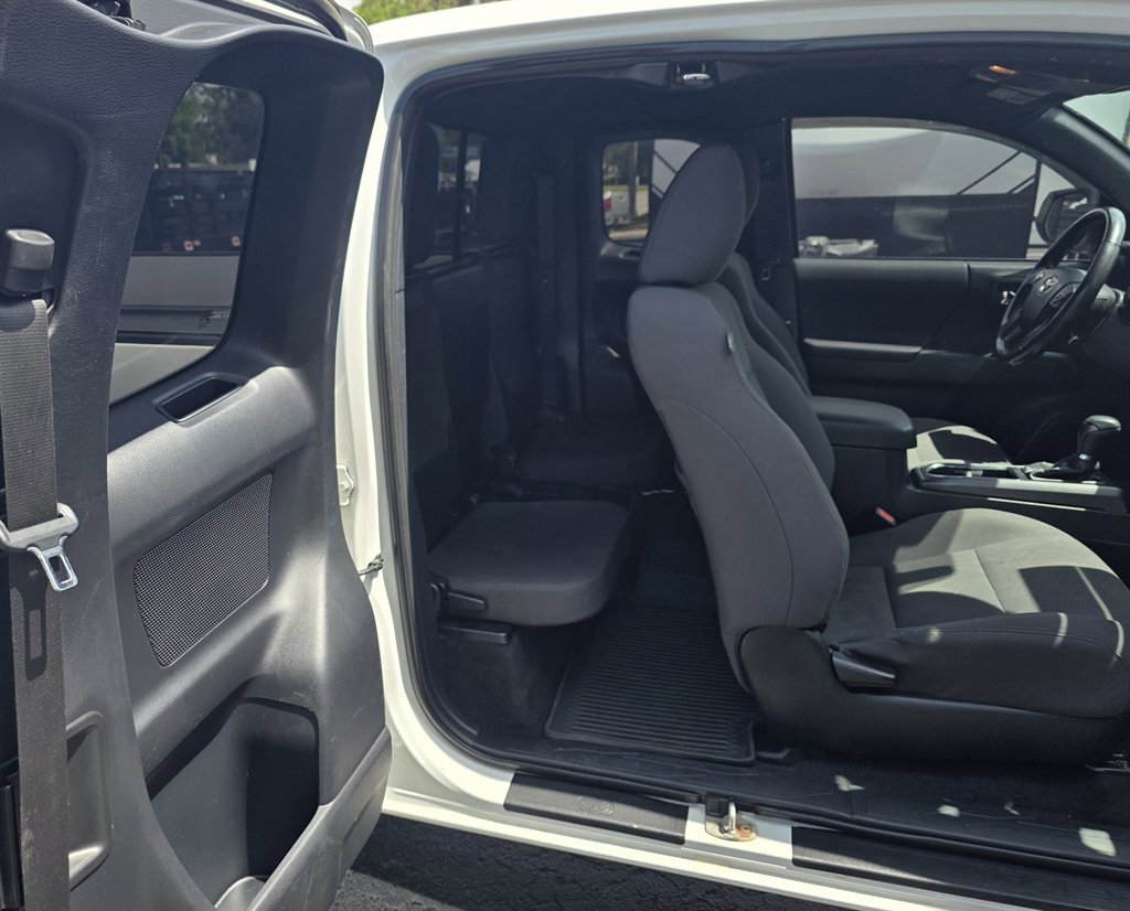 Used 2016 Toyota Tacoma TRD Sport w/ Towing Package AWD/4WD image 31