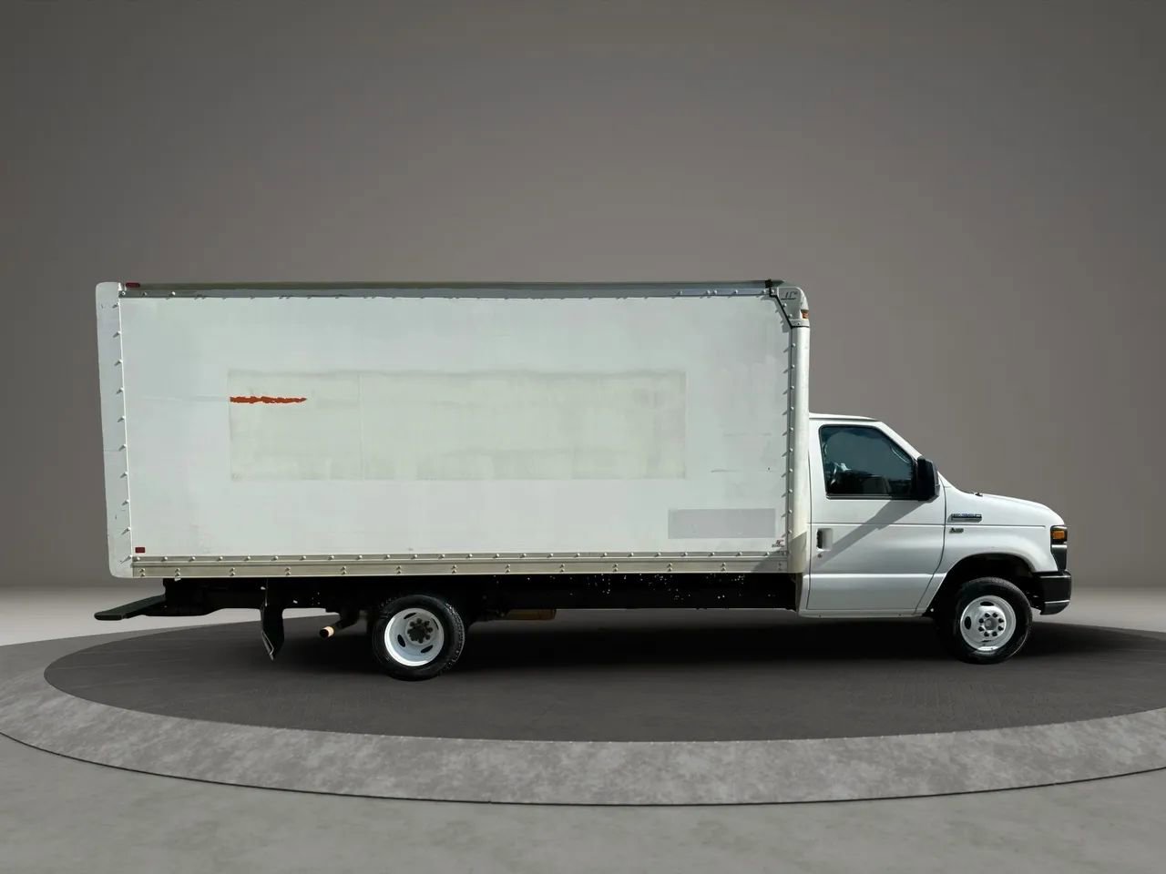 Used 2016 Ford E-350 and Econoline 350 Super Duty image 11