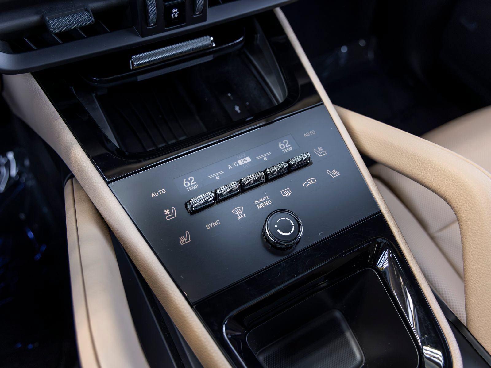 Certified 2025 Porsche Cayenne AWD/4WD image 43