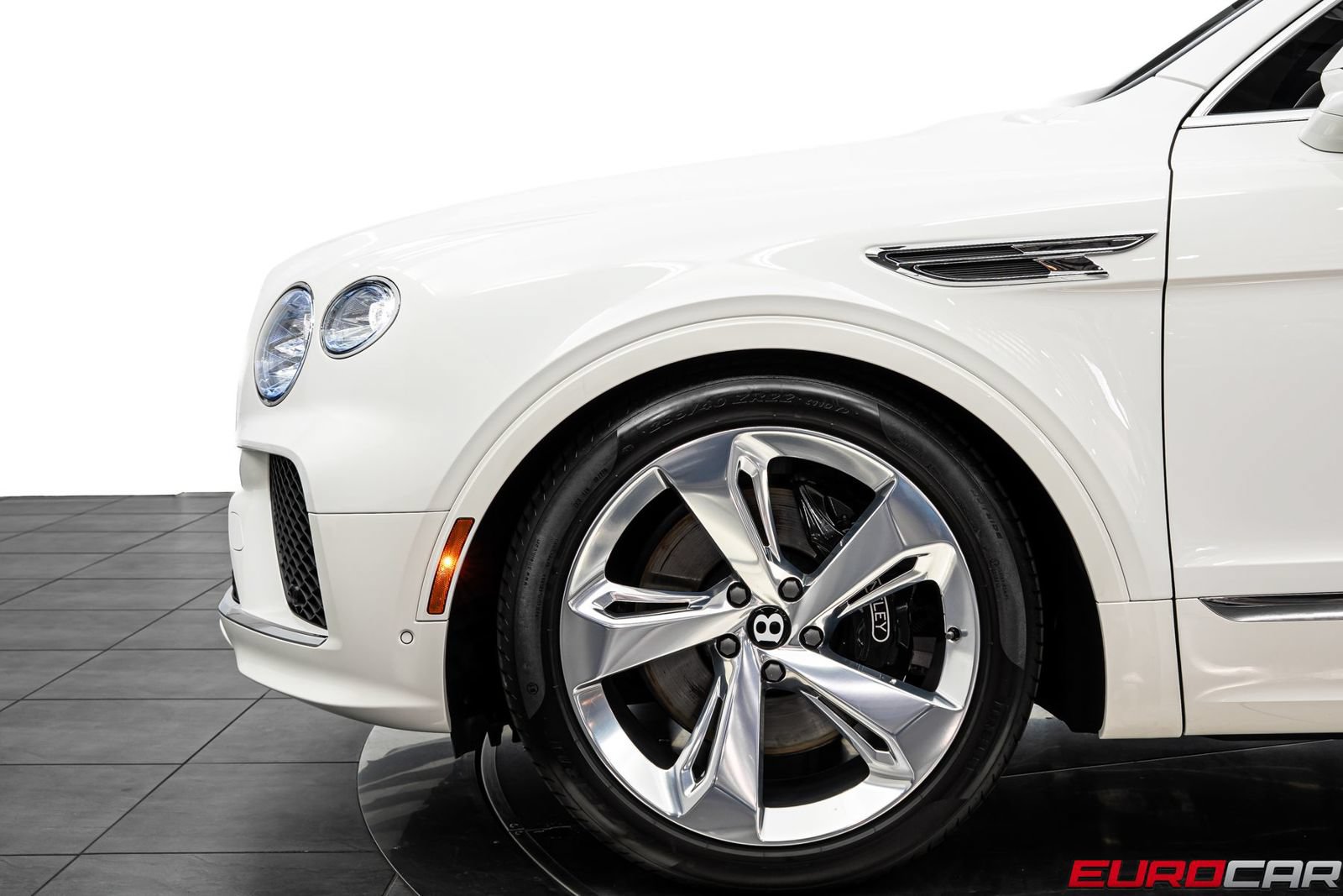 Used 2024 Bentley Bentayga AWD/4WD image 13
