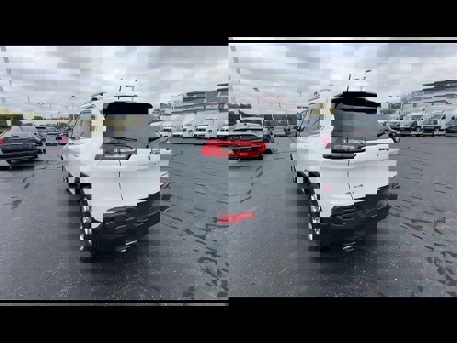 Used 2016 Jeep Cherokee Limited image 6