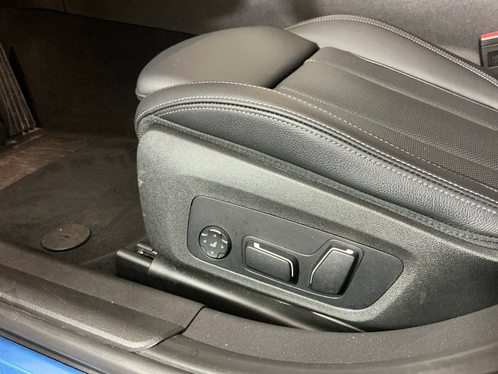 Used 2025 BMW 330i Sedan w/ Convenience Package RWD image 20