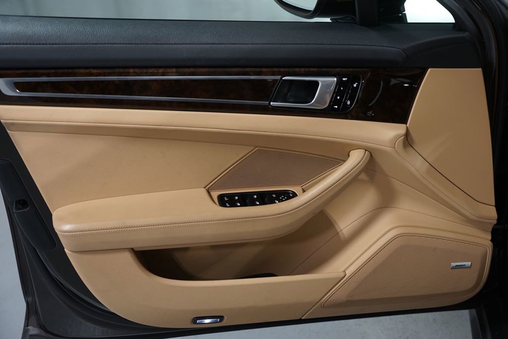 Used 2018 Porsche Panamera image 28