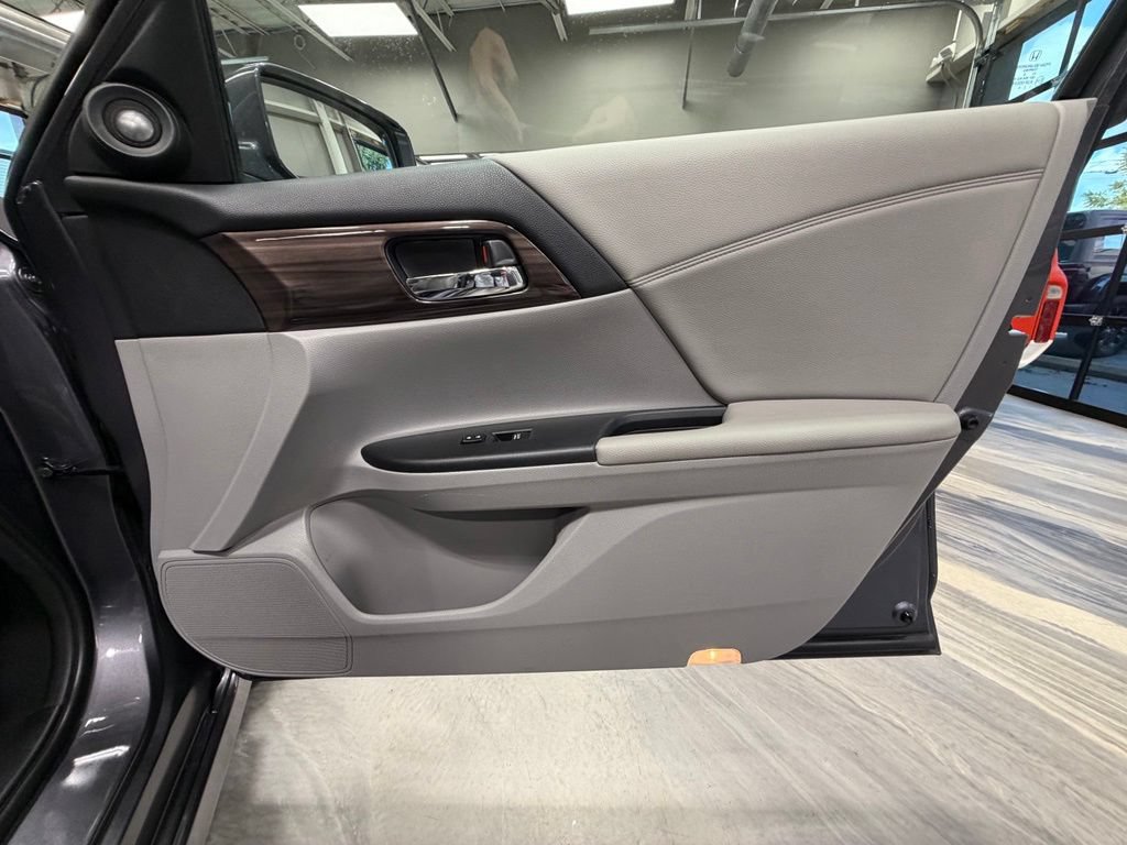 Used 2017 Honda Accord Touring image 44