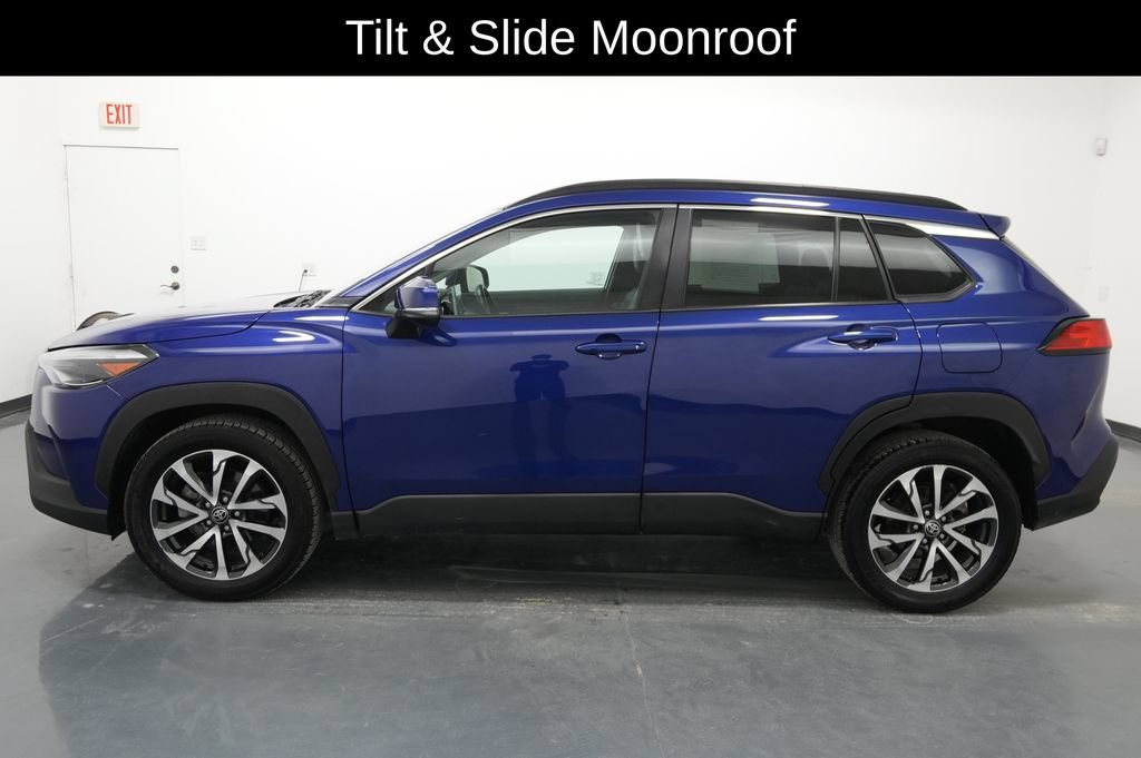 Used 2022 Toyota Corolla Cross XLE w/ Convenience Package AWD/4WD image 4