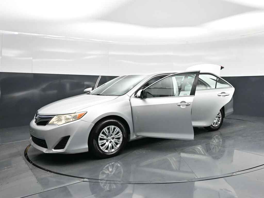 Used 2014 Toyota Camry LE FWD image 23