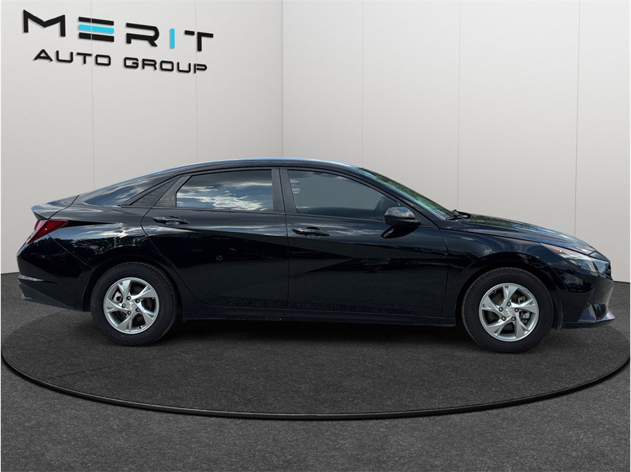 Used 2022 Hyundai Elantra SE FWD image 10