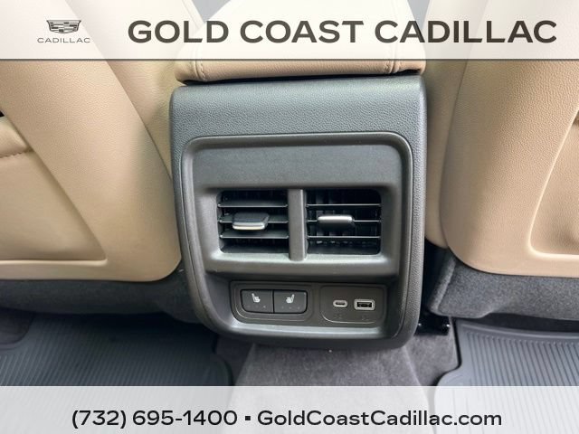 Used 2024 Cadillac XT4 Luxury w/ Cold Weather Package FWD image 9