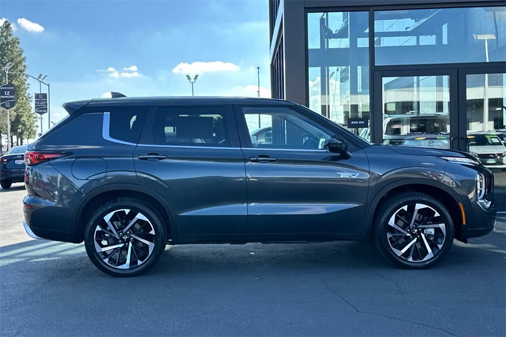 New 2025 Mitsubishi Outlander SE image 4