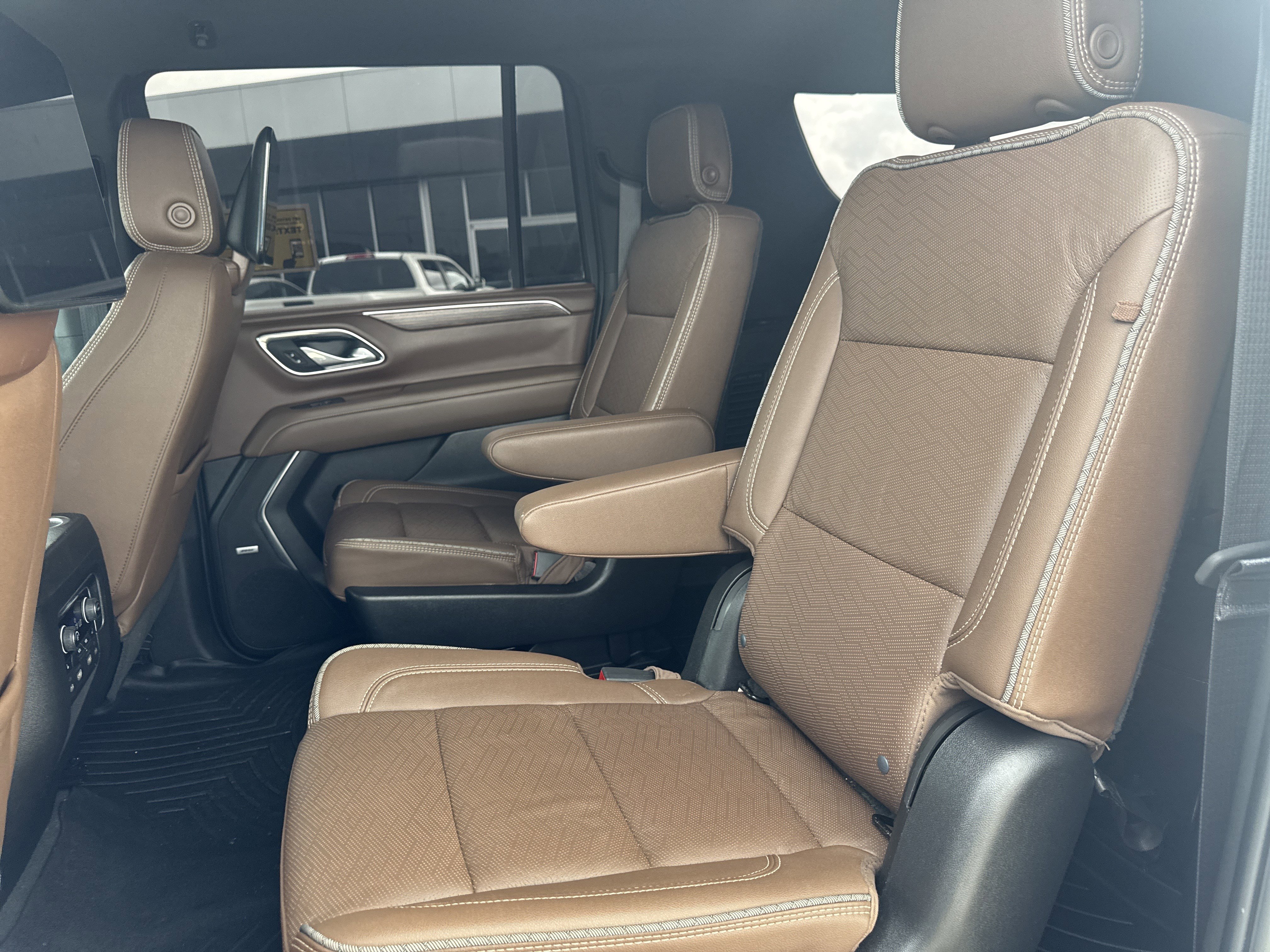 Used 2024 Chevrolet Suburban High Country w/ Max Trailering Package AWD/4WD image 8