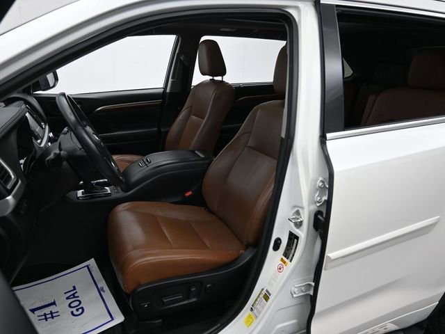 Used 2017 Toyota Highlander Limited Platinum image 13