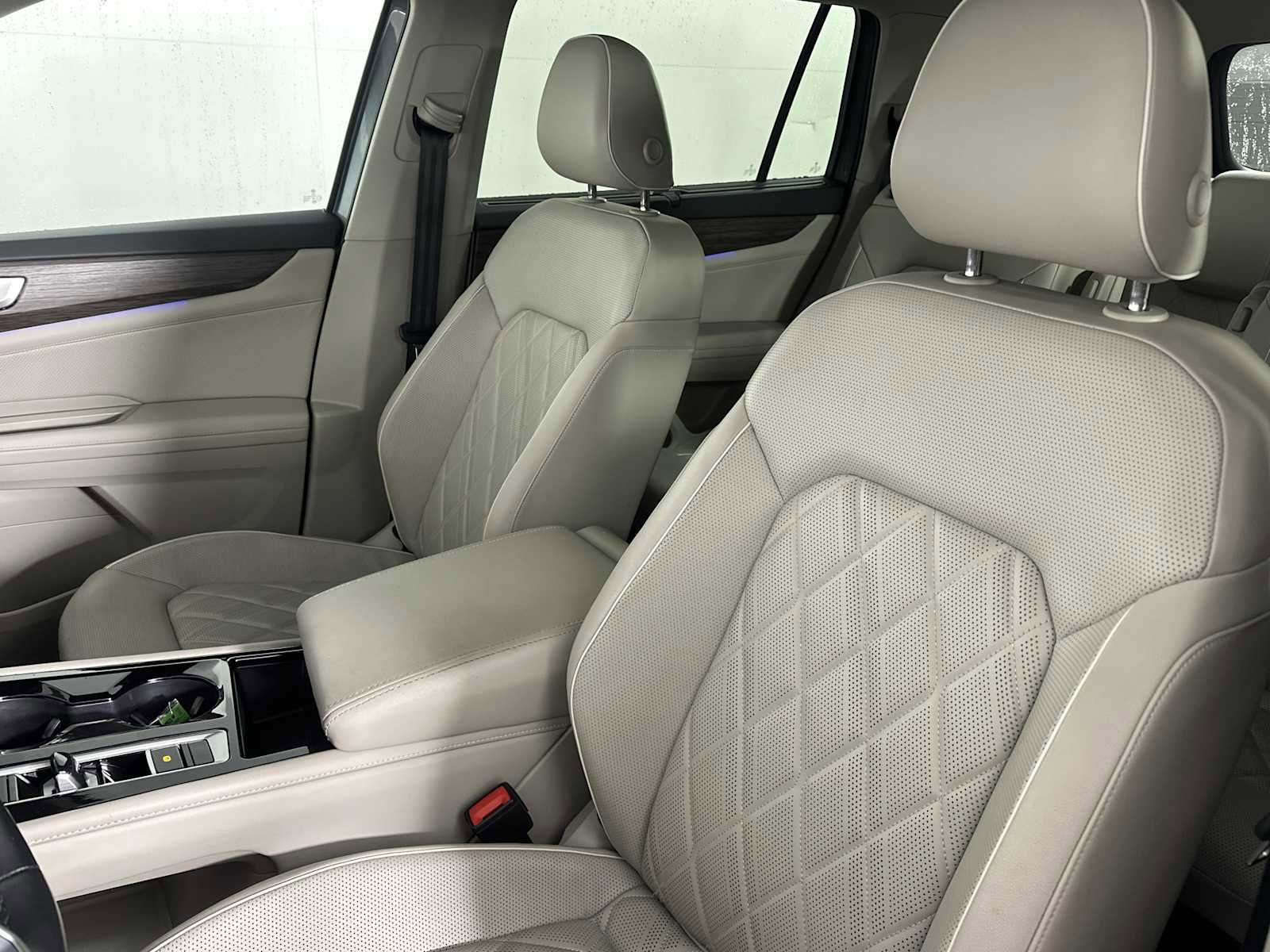 Used 2024 Volkswagen Atlas SEL Premium R-Line image 28