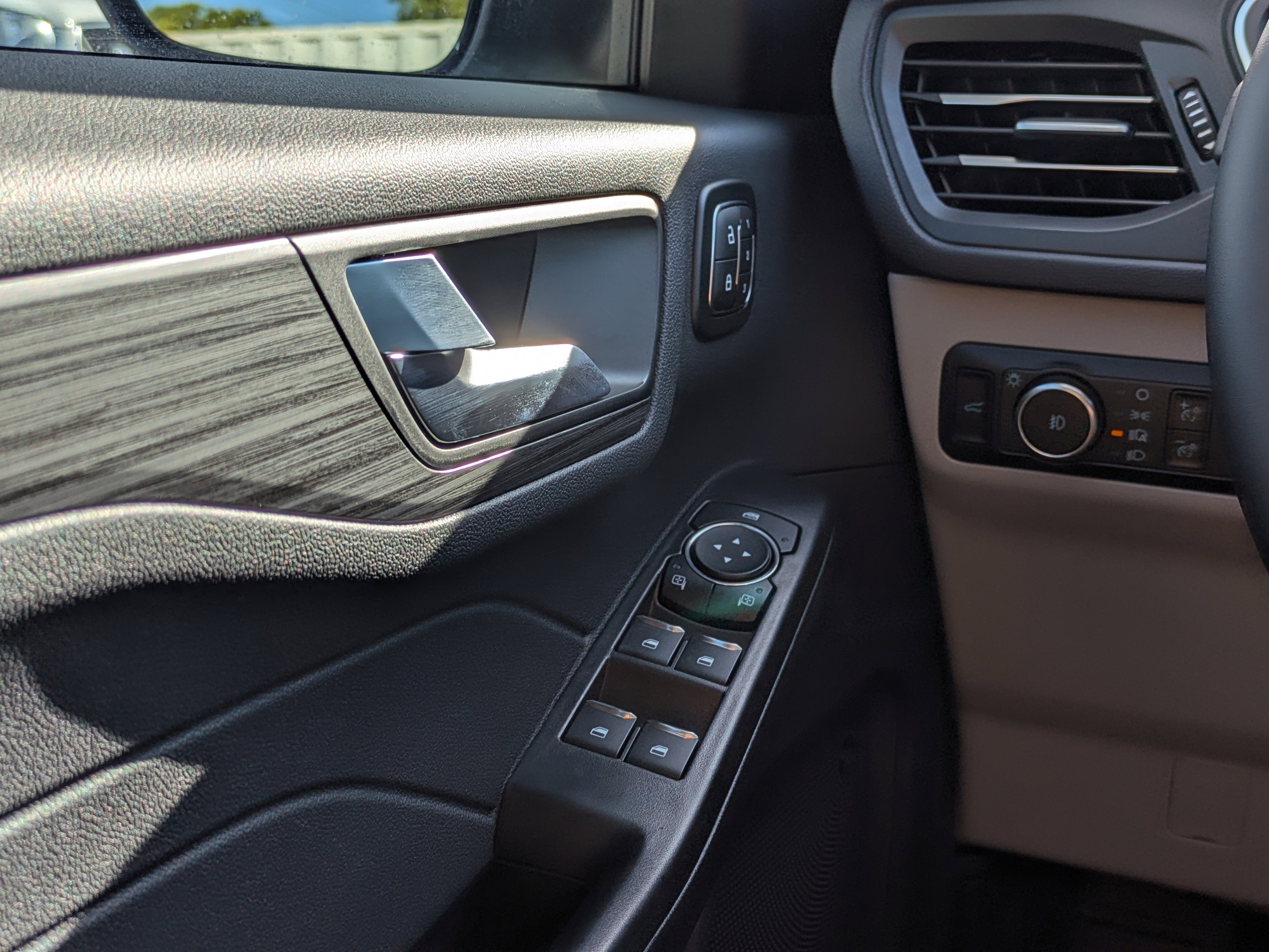 New 2026 Ford Escape Platinum w/ Premium Technology Package image 25