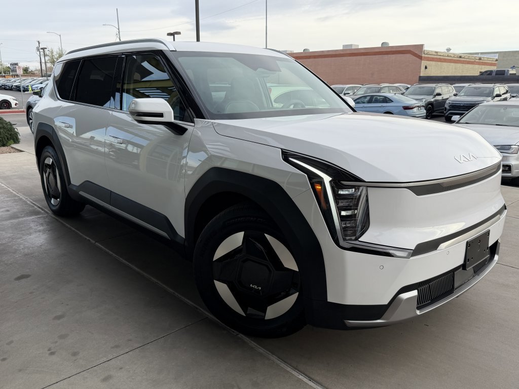 Used 2025 Kia EV9 Wind image 6