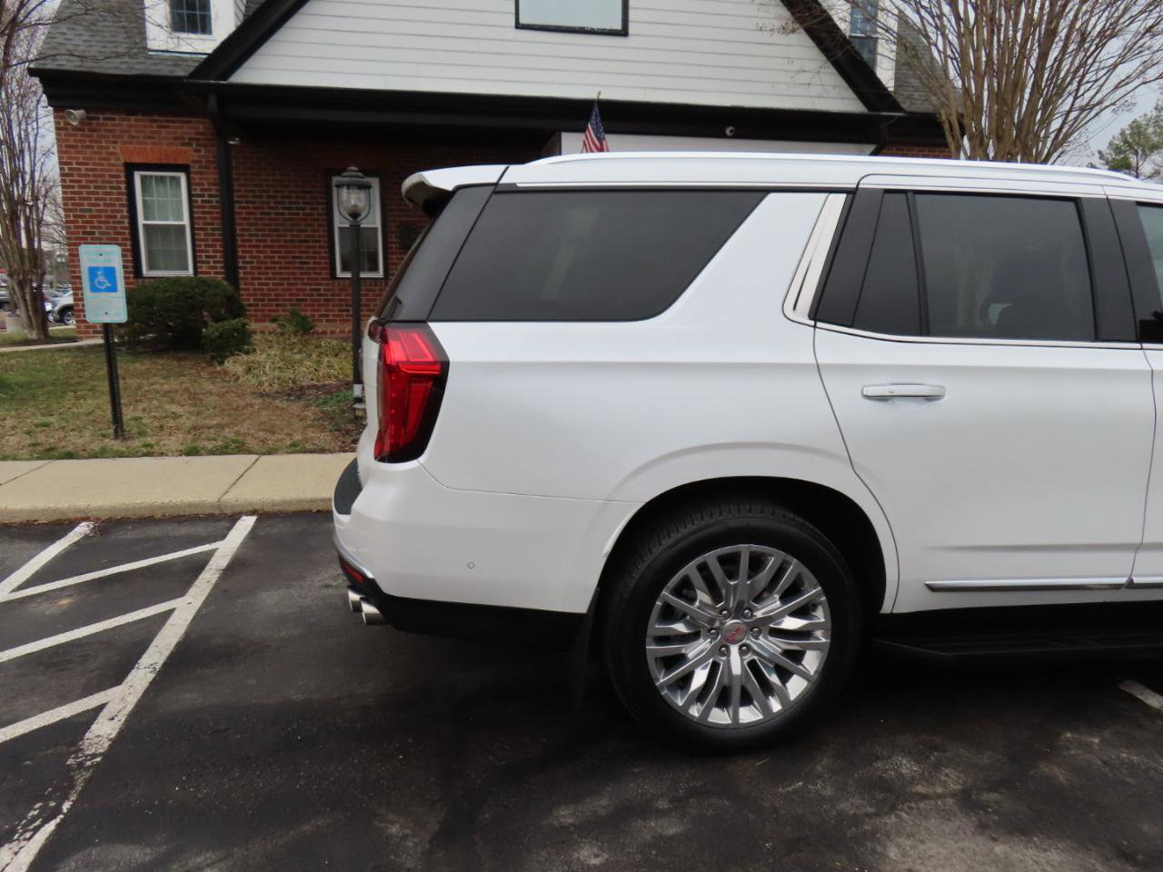 Used 2024 GMC Yukon Denali w/ Advanced Technology Package image 7