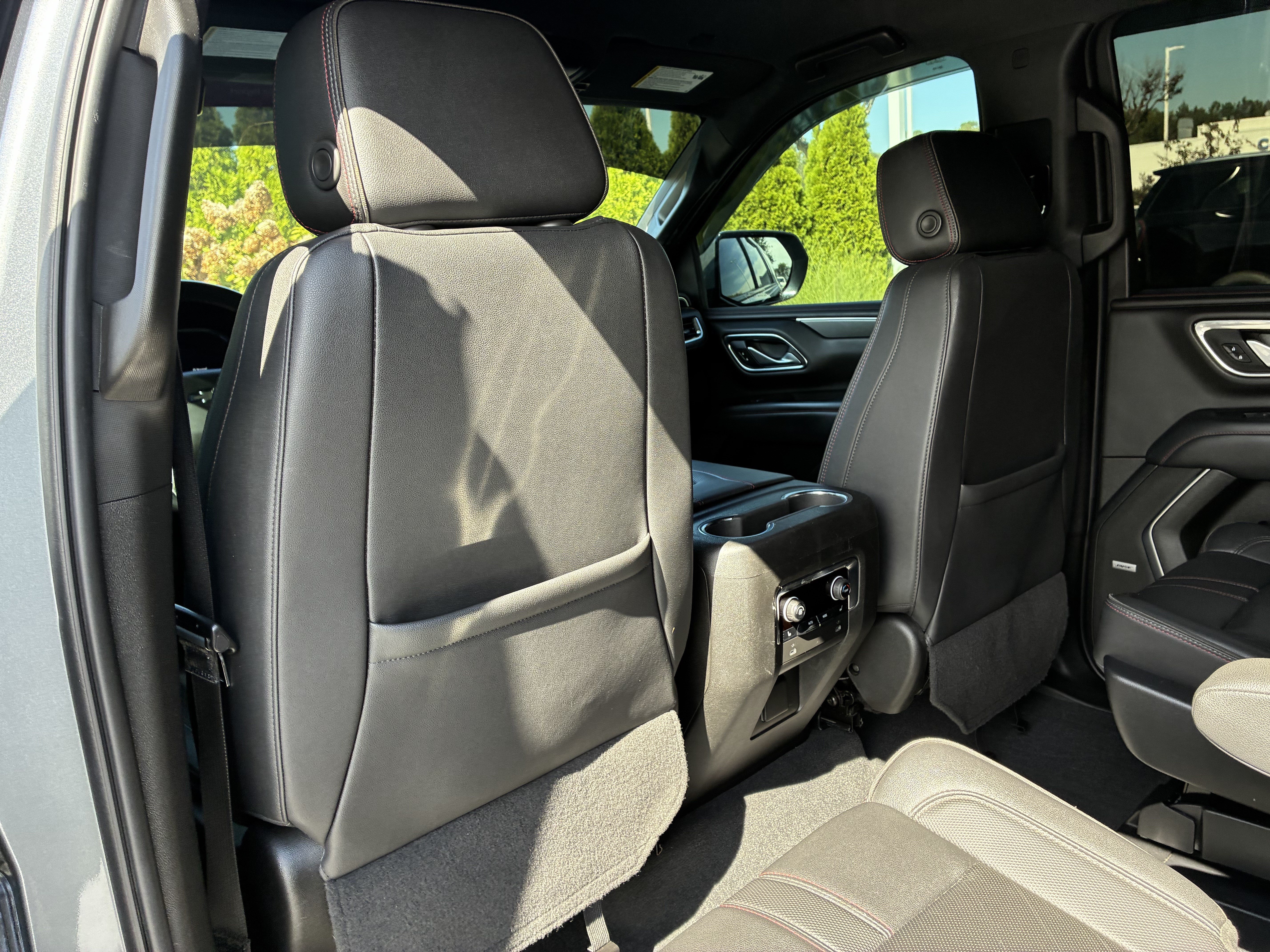 Used 2022 Chevrolet Suburban RST w/ Luxury Package RWD image 15