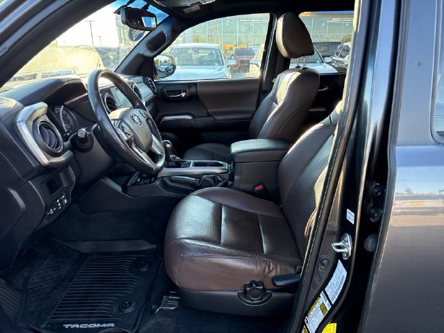 Used 2017 Toyota Tacoma Limited w/ Tow Package AWD/4WD image 15