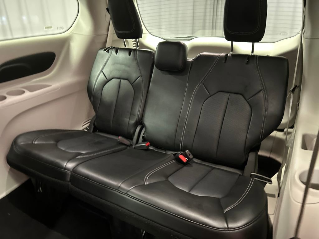 Used 2024 Chrysler Pacifica Touring-L FWD image 24