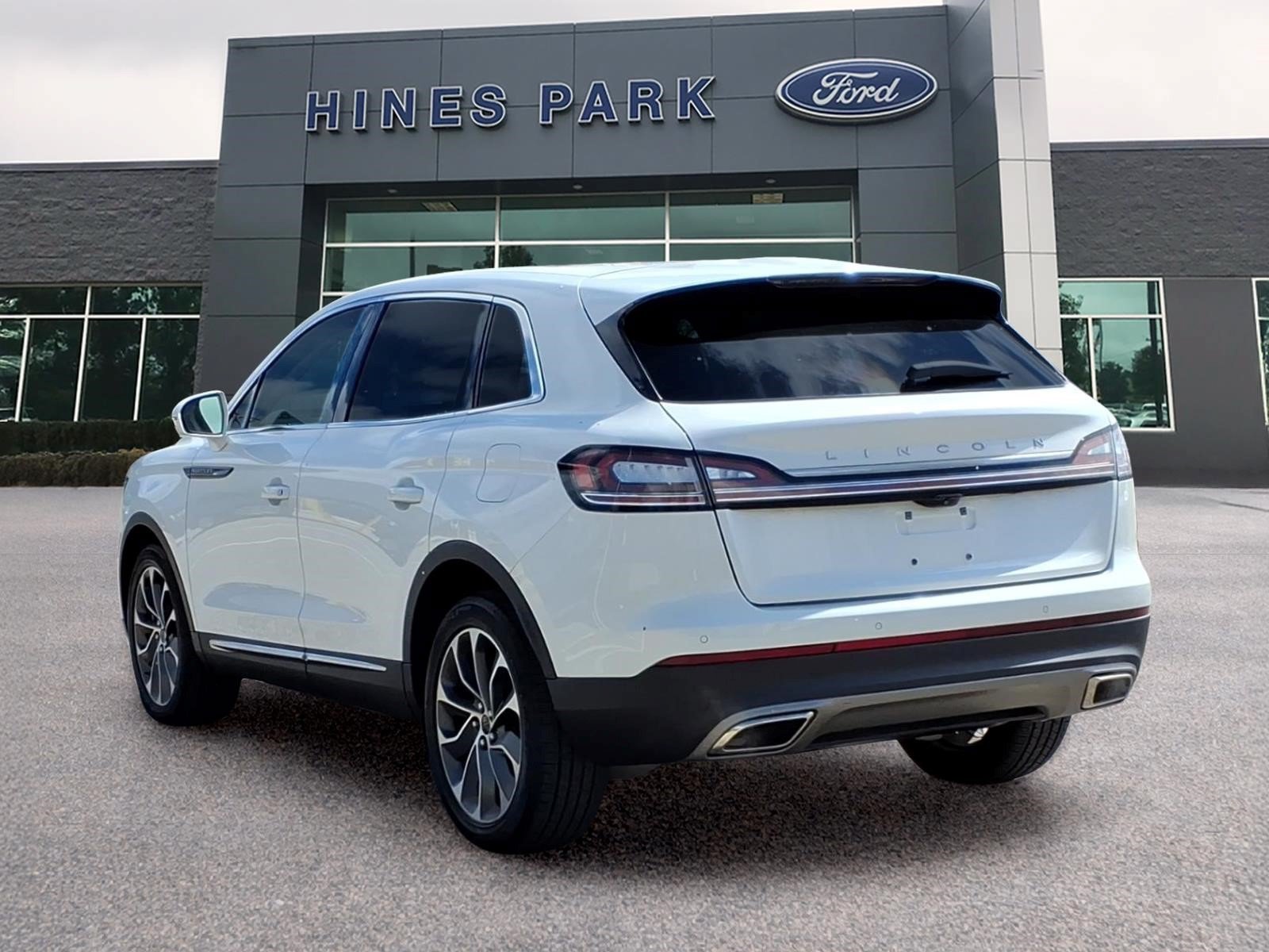 Used 2023 Lincoln Nautilus Reserve AWD/4WD image 5