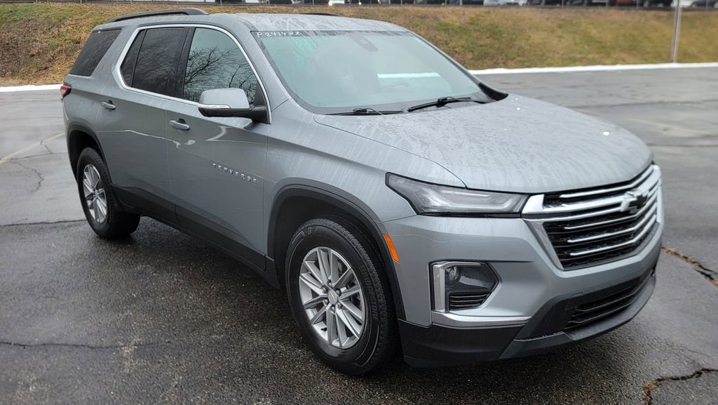 Used 2023 Chevrolet Traverse LT image 2