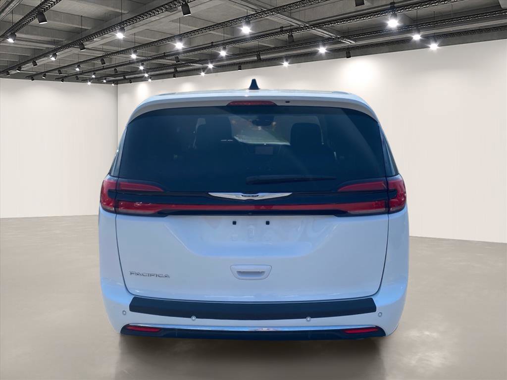Used 2024 Chrysler Pacifica Touring-L FWD image 6