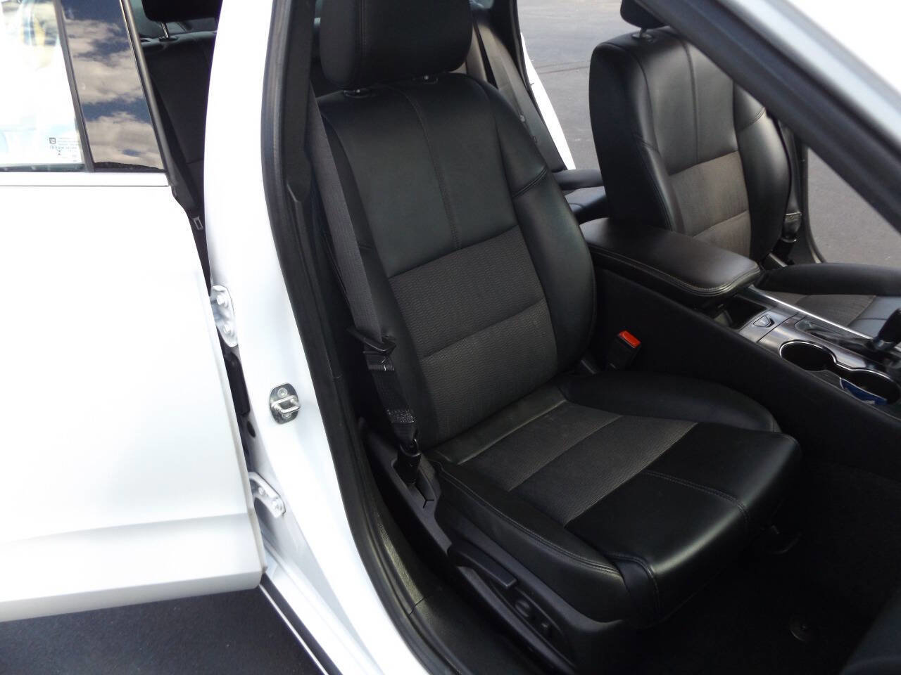 Used 2017 Chevrolet Impala LT image 22