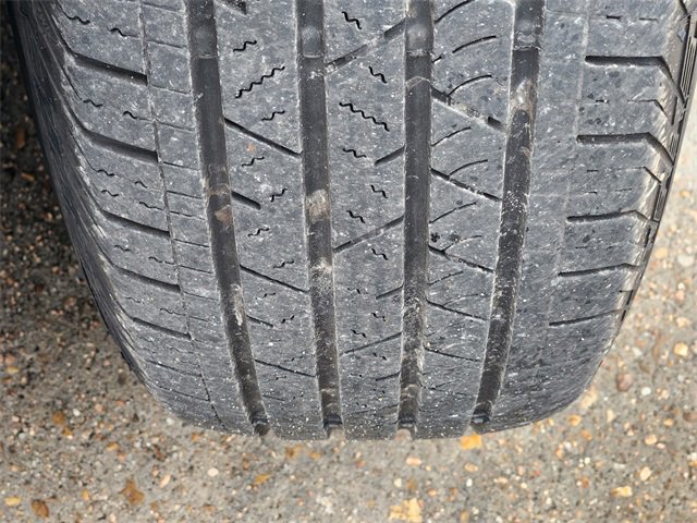 Used 2023 GMC Acadia SLE w/ Driver Convenience Package image 11