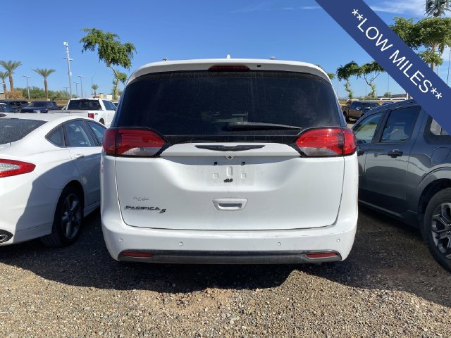 Used 2020 Chrysler Pacifica Touring-L Plus FWD image 3