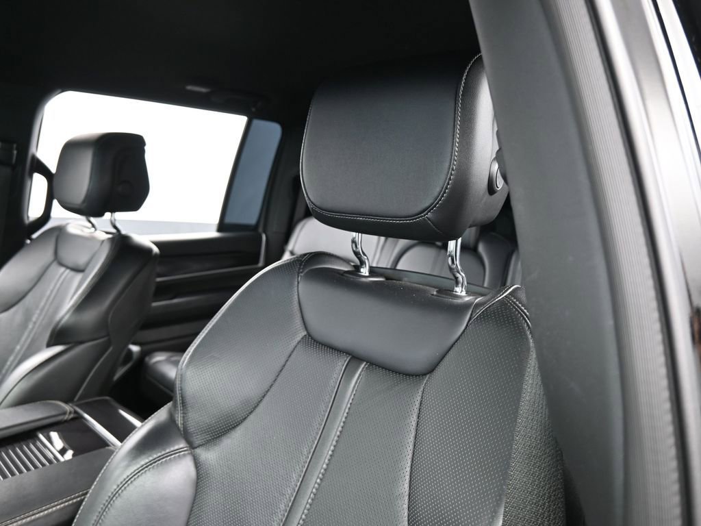 Used 2024 Jeep Wagoneer 2WD image 16