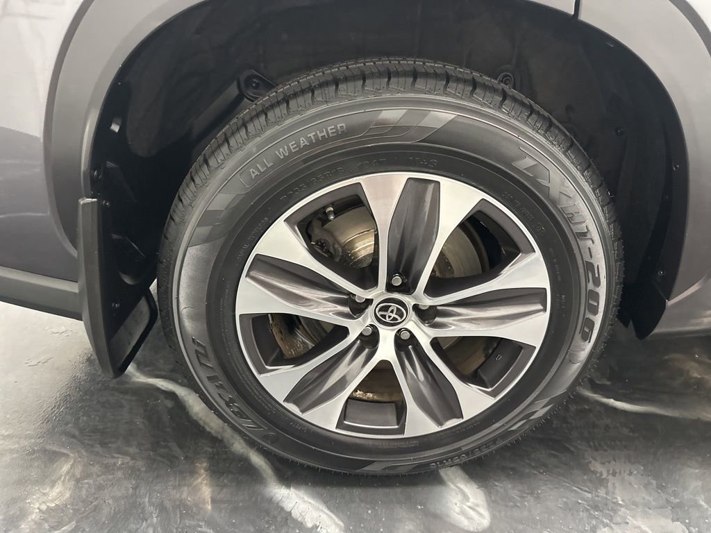 Used 2021 Toyota Highlander XLE image 35