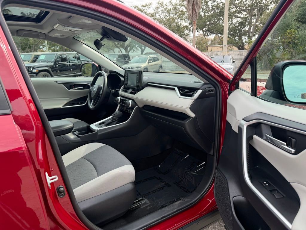 Used 2020 Toyota RAV4 XLE w/ Convenience Package image 29