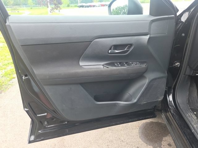 Used 2025 Nissan Kicks S FWD image 19