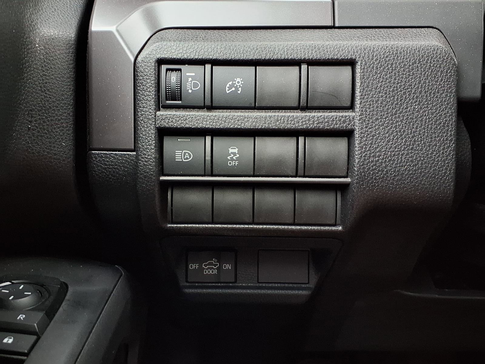 Certified 2025 Toyota Tacoma SR AWD/4WD image 14