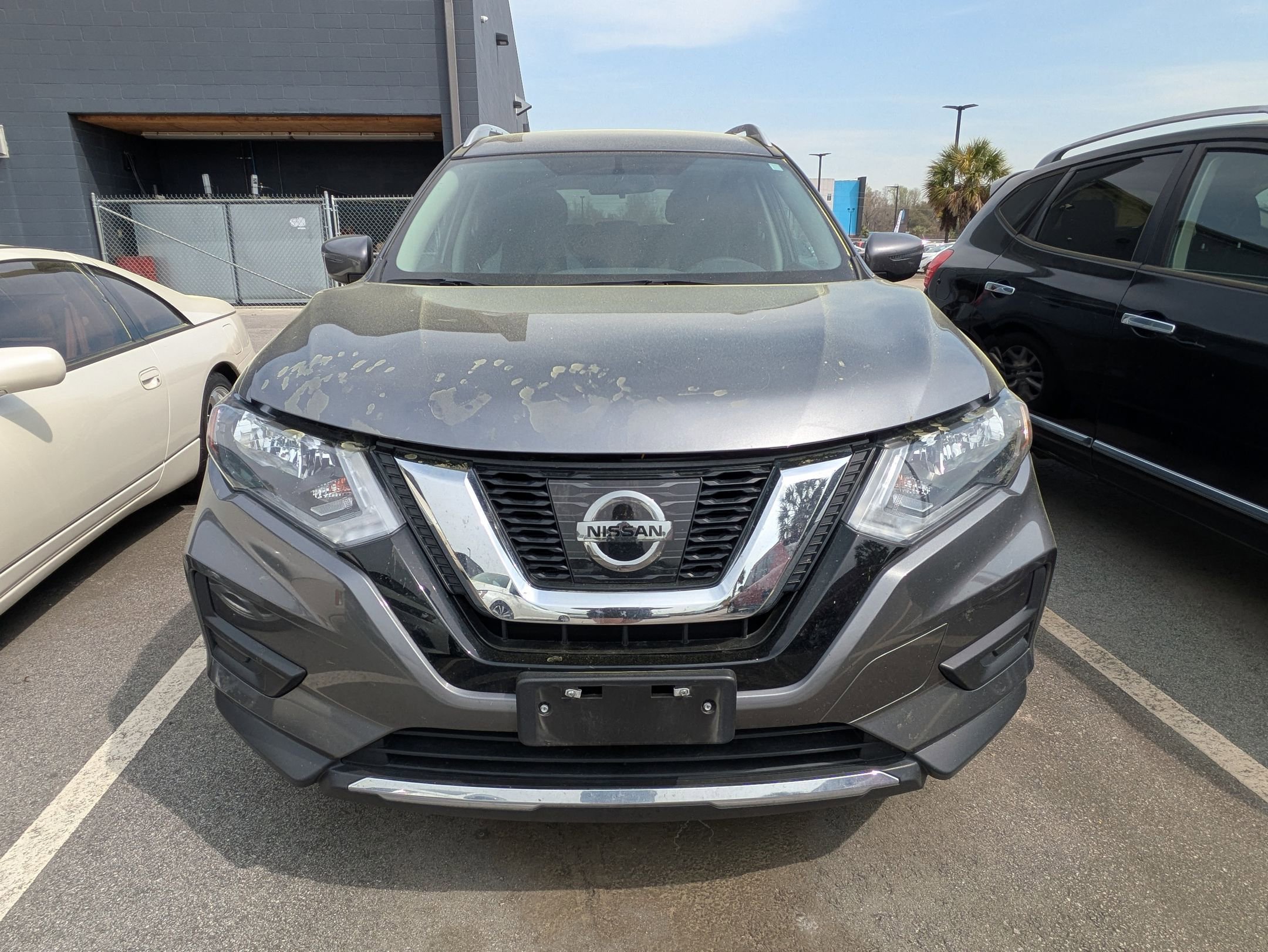Used 2017 Nissan Rogue SV FWD image 2