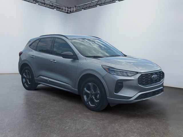 Used 2023 Ford Escape ST-Line w/ Tech Pack #1 AWD/4WD image 7