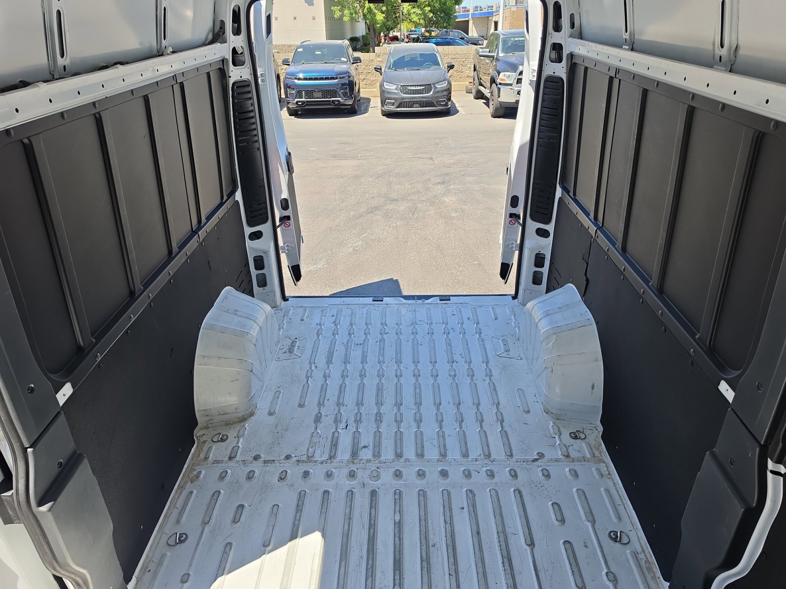 Used 2025 RAM ProMaster 2500 w/ Convenience Group FWD image 31