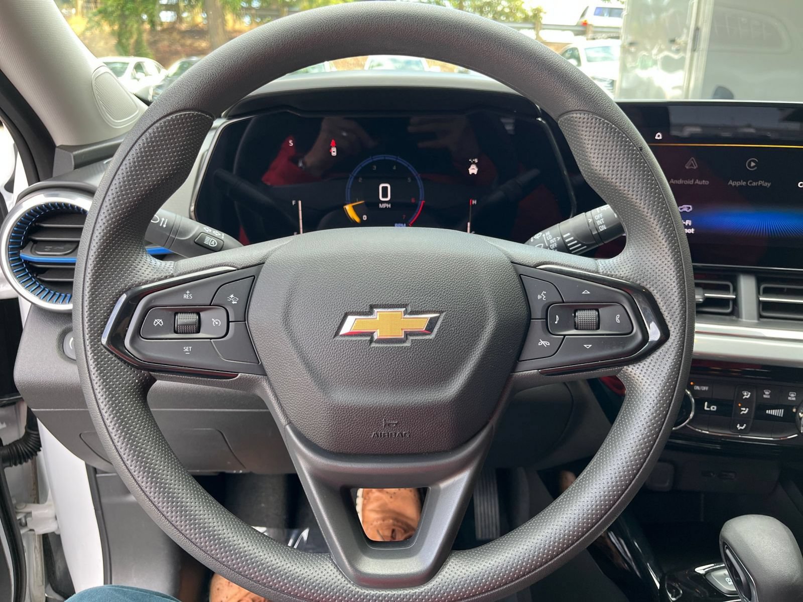 Used 2025 Chevrolet Trax LT FWD image 28