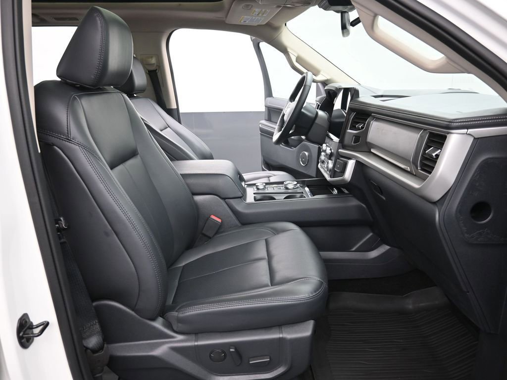 Used 2022 Ford Expedition XLT image 25