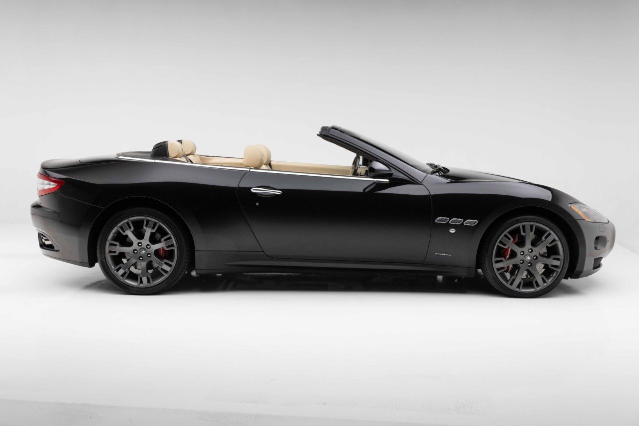 Used 2015 Maserati GranTurismo Convertible RWD image 15