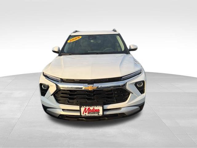 Used 2025 Chevrolet TrailBlazer LT FWD image 2