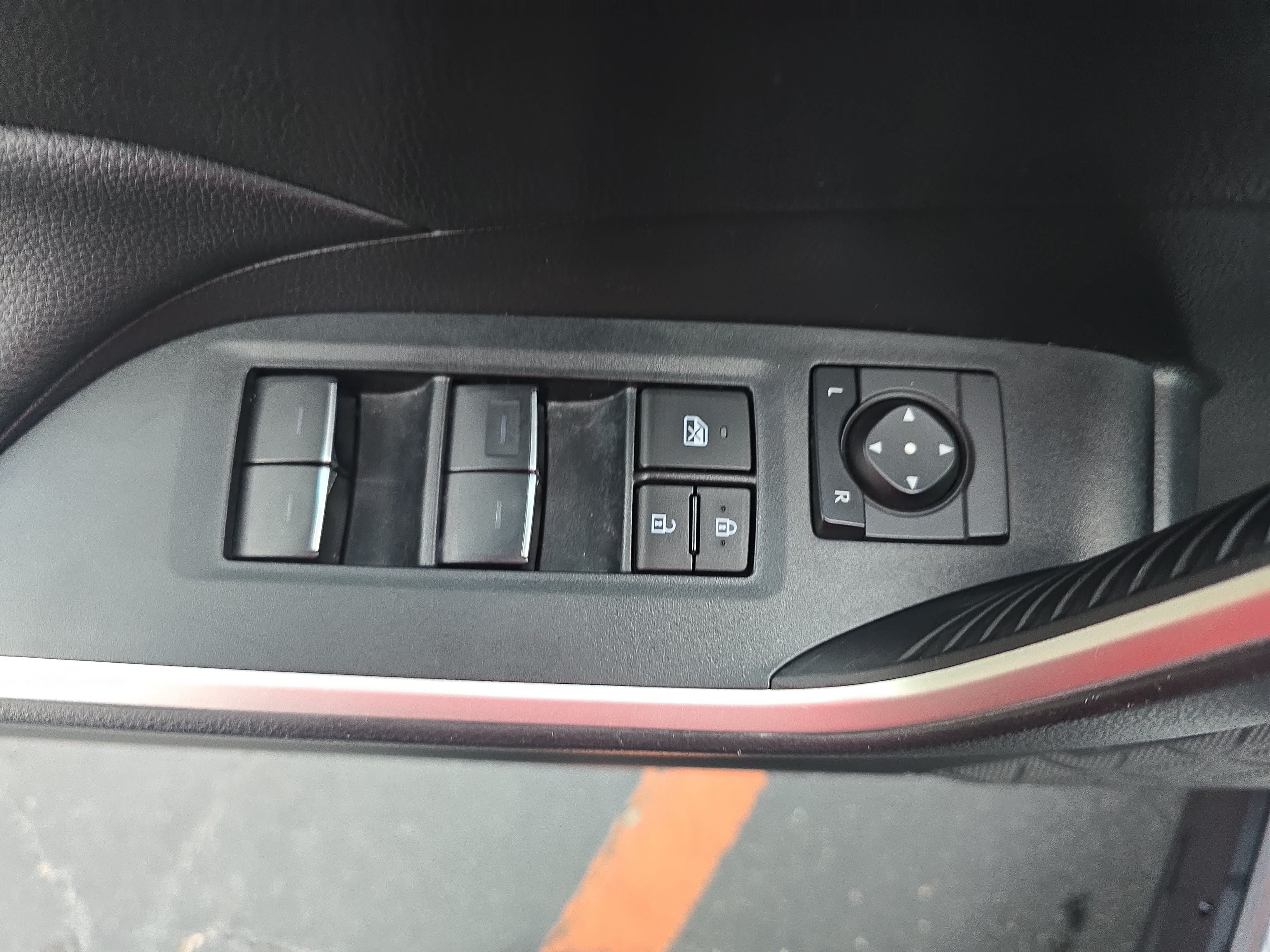 Used 2024 Toyota RAV4 XLE FWD image 28