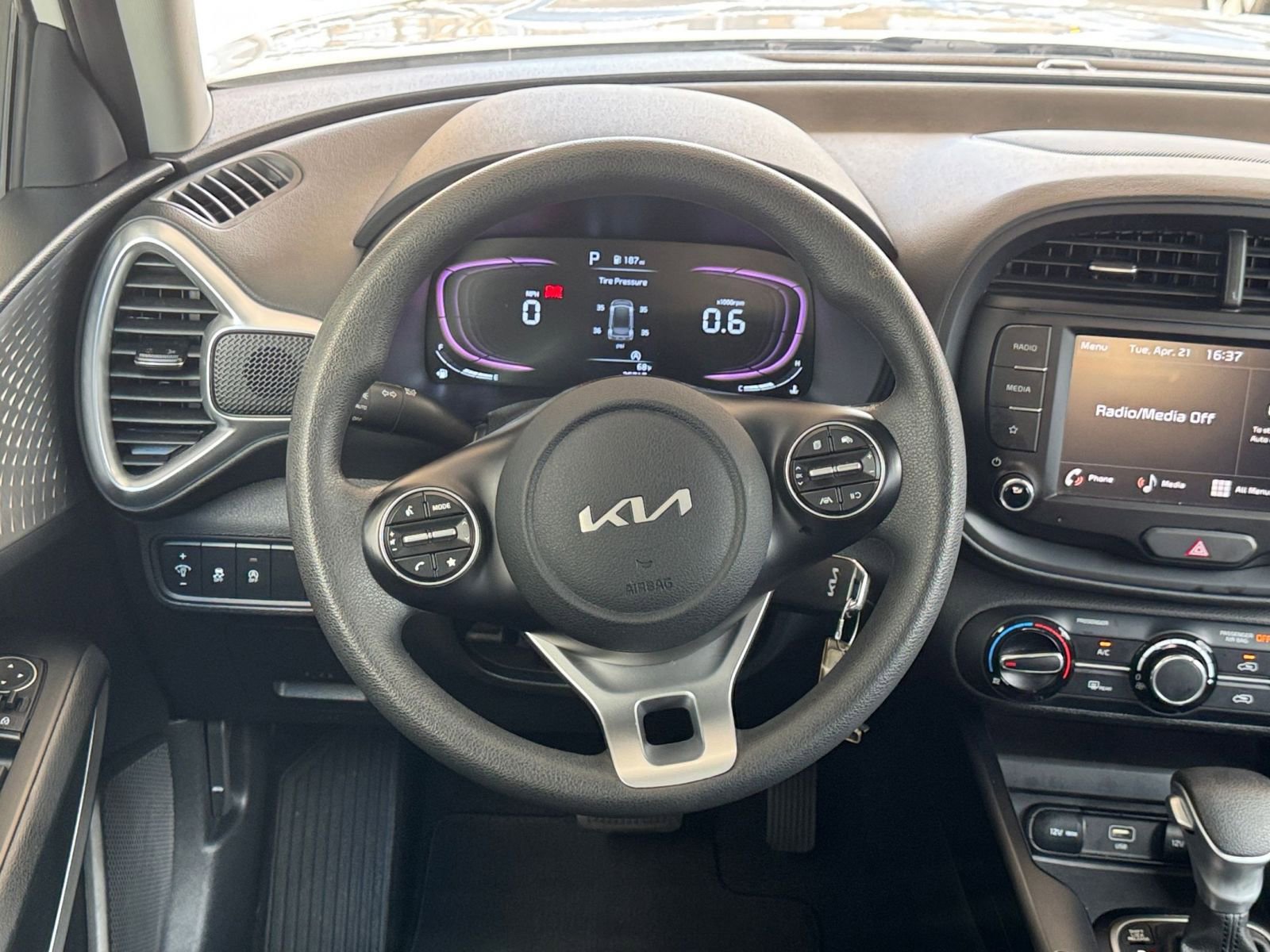 Used 2025 Kia Soul LX w/ LX Technology Package image 25