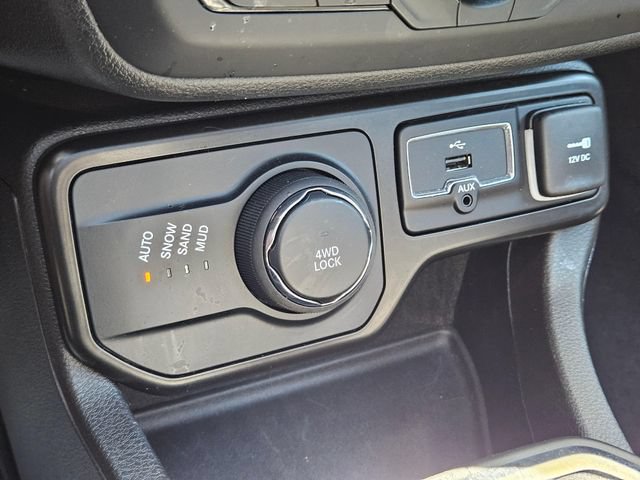 Used 2023 Jeep Renegade Altitude w/ Sun/Sound Group AWD/4WD image 31