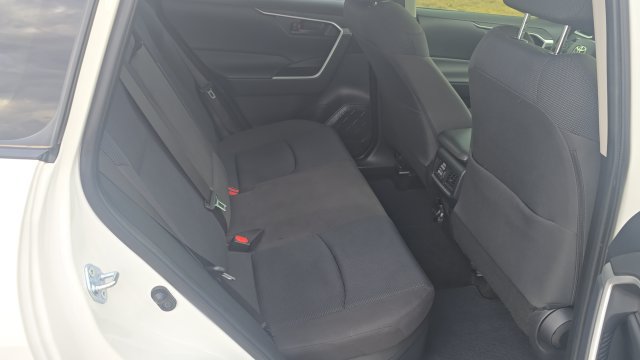 Used 2021 Toyota RAV4 LE AWD/4WD image 12