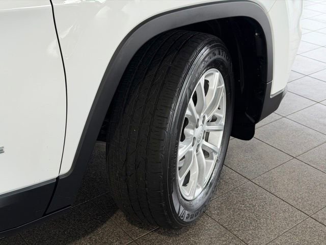 Used 2021 Jeep Cherokee Latitude FWD image 11