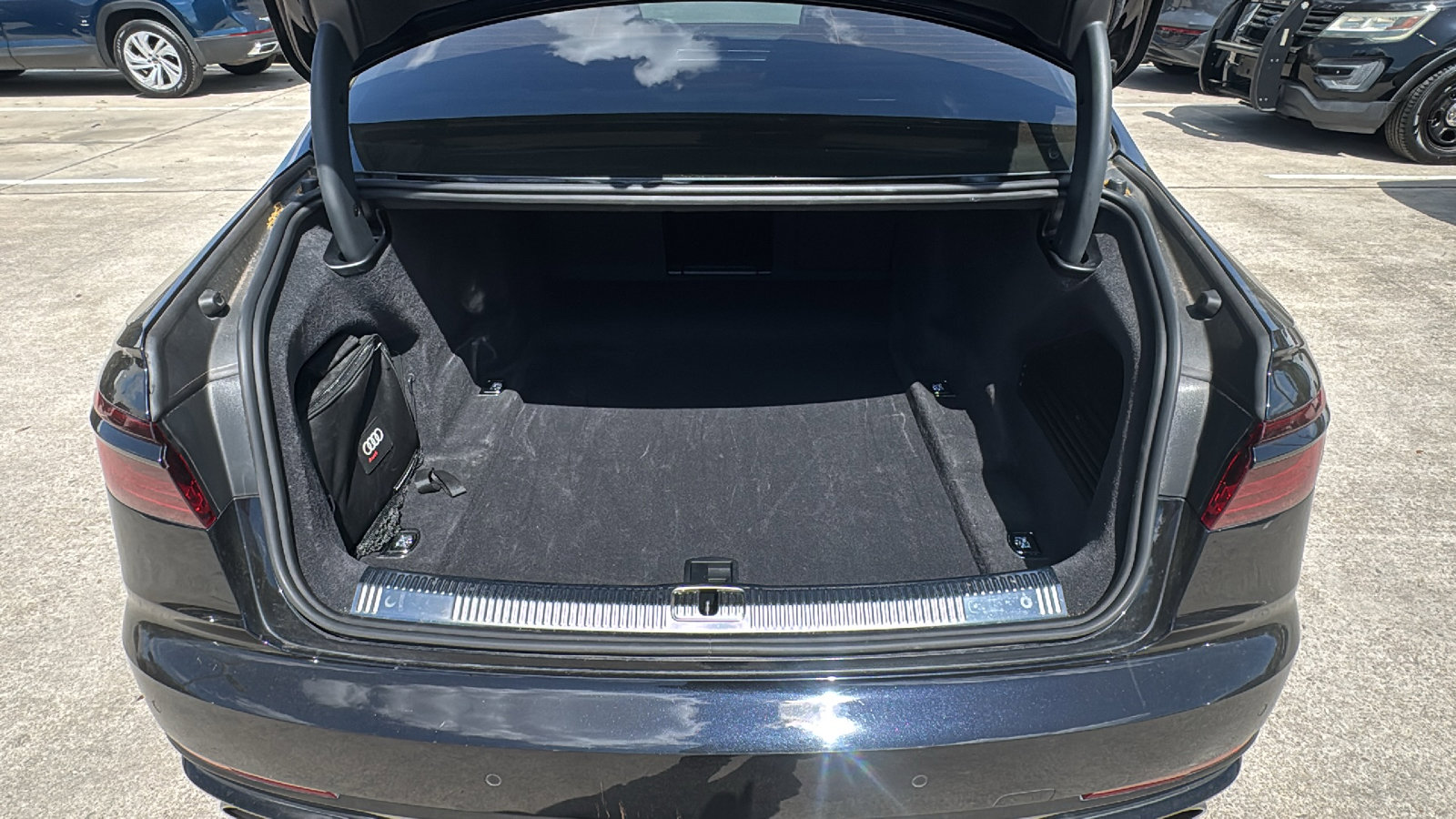 Used 2024 Audi S8 AWD/4WD image 25