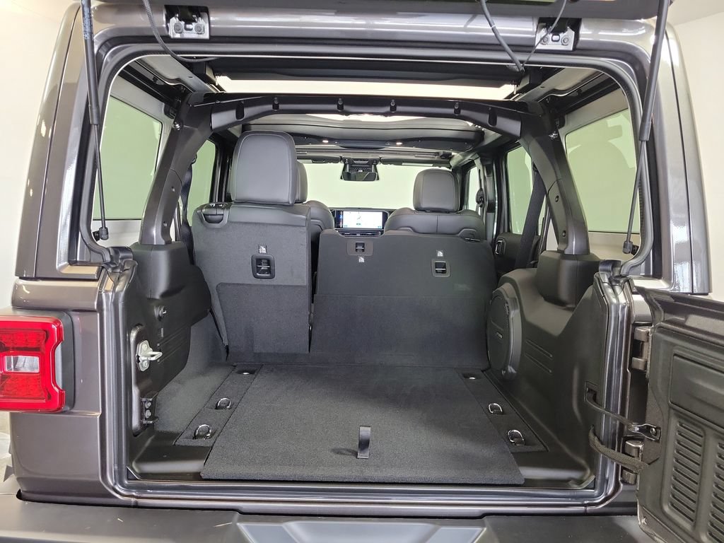 New 2026 Jeep Wrangler Unlimited Sahara w/ Technology Group AWD/4WD image 26