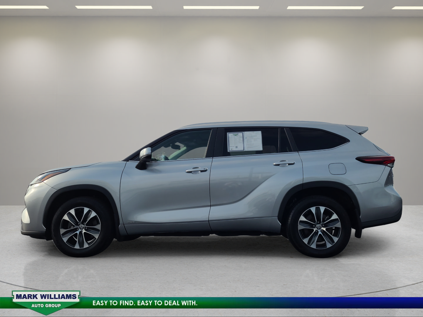 Used 2024 Toyota Highlander XLE AWD/4WD image 7